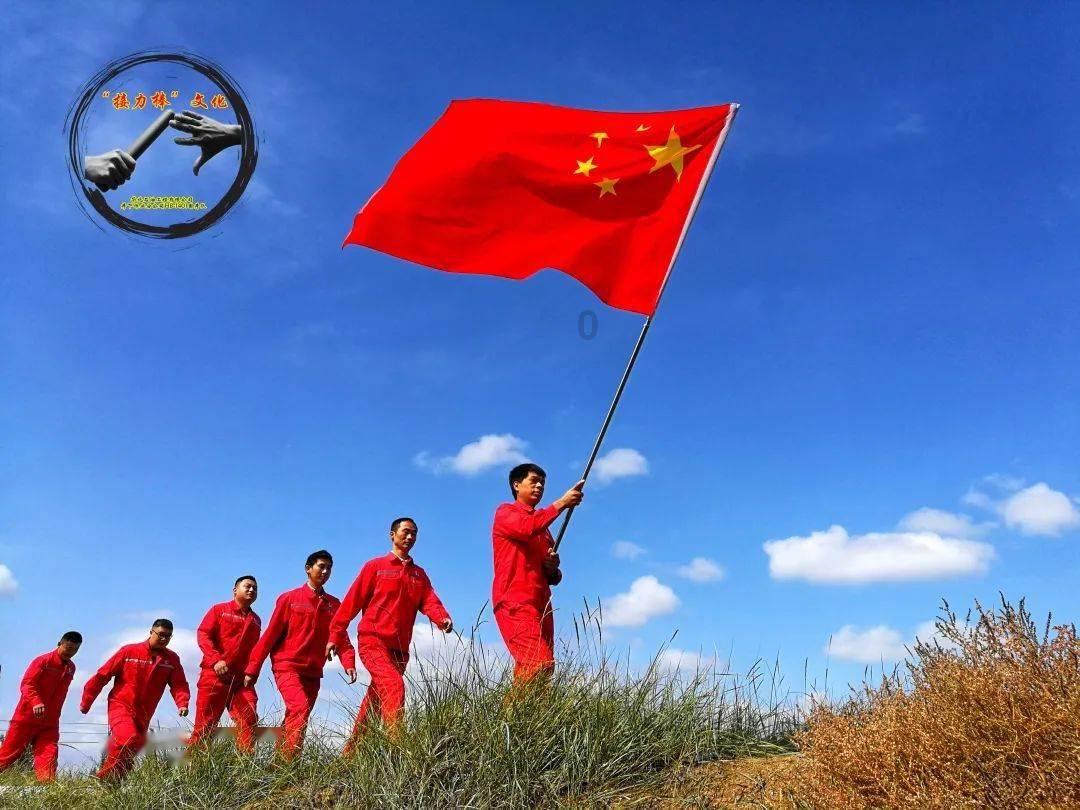 他被敌人关押,被害前一天,用两颗钉子逃脱
